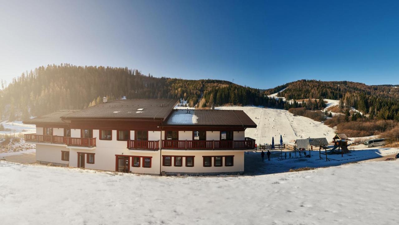 Hotel Studnicky Vernár エクステリア 写真