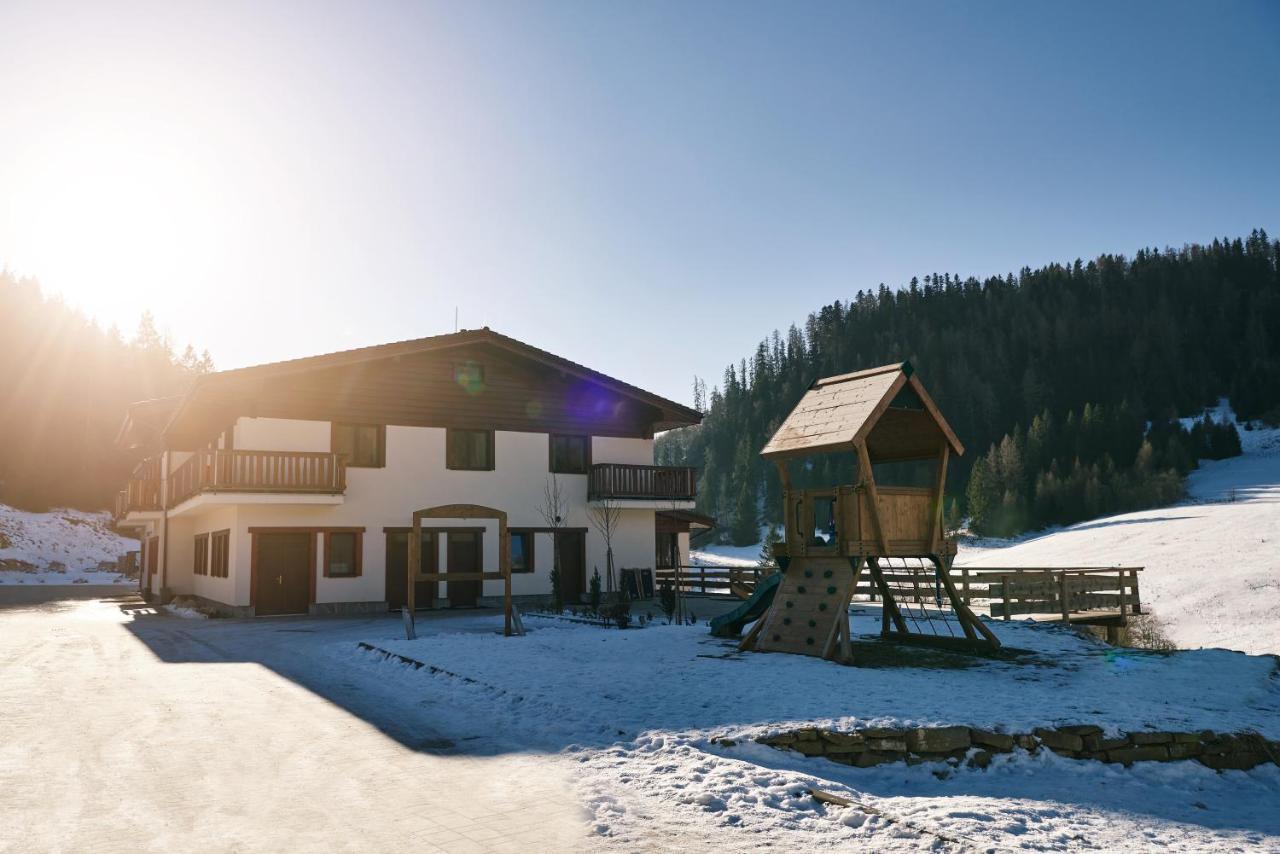 Hotel Studnicky Vernár エクステリア 写真